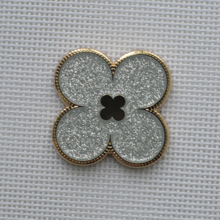 Silver Glitter Clover Needle Minder