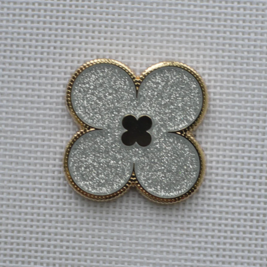 Silver Glitter Clover Needle Minder