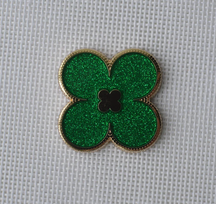 Green Glitter Clover Needle Minder